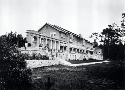 the new Lodge and Pebble Beach Golf Links open in 1919