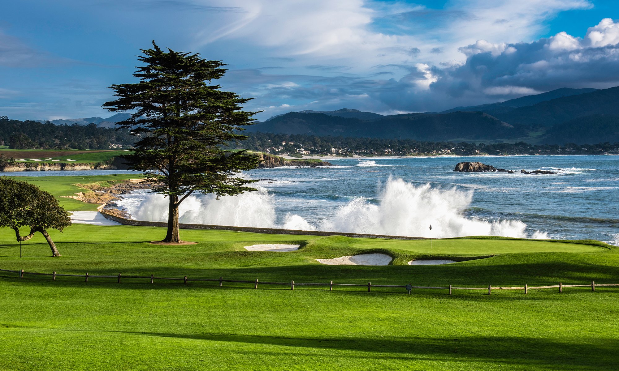 Waves breaking on edge of golf course